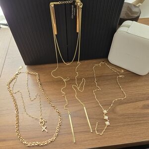 Elegant Gold Necklace Set